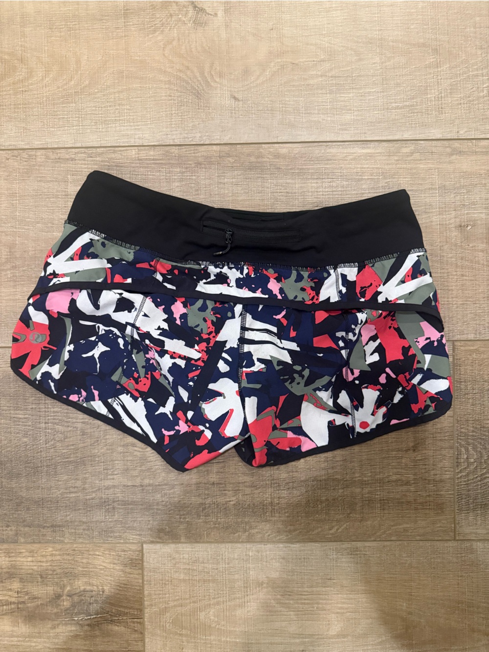 lululemon athletica Black Multicolor Abstract Print Women's Shorts